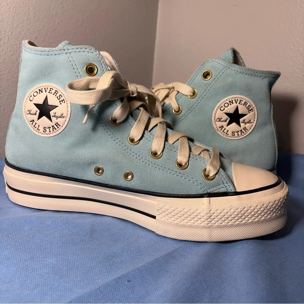Chuck Taylor All-Star platform high-top sneakers blue suede, like new! Size 8